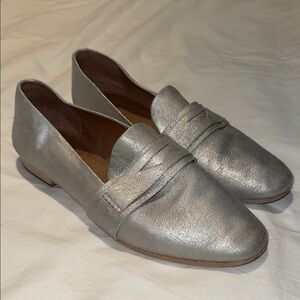 Frye Women’s Silver “ Terri “ Penny Loafers 8.5 EUC